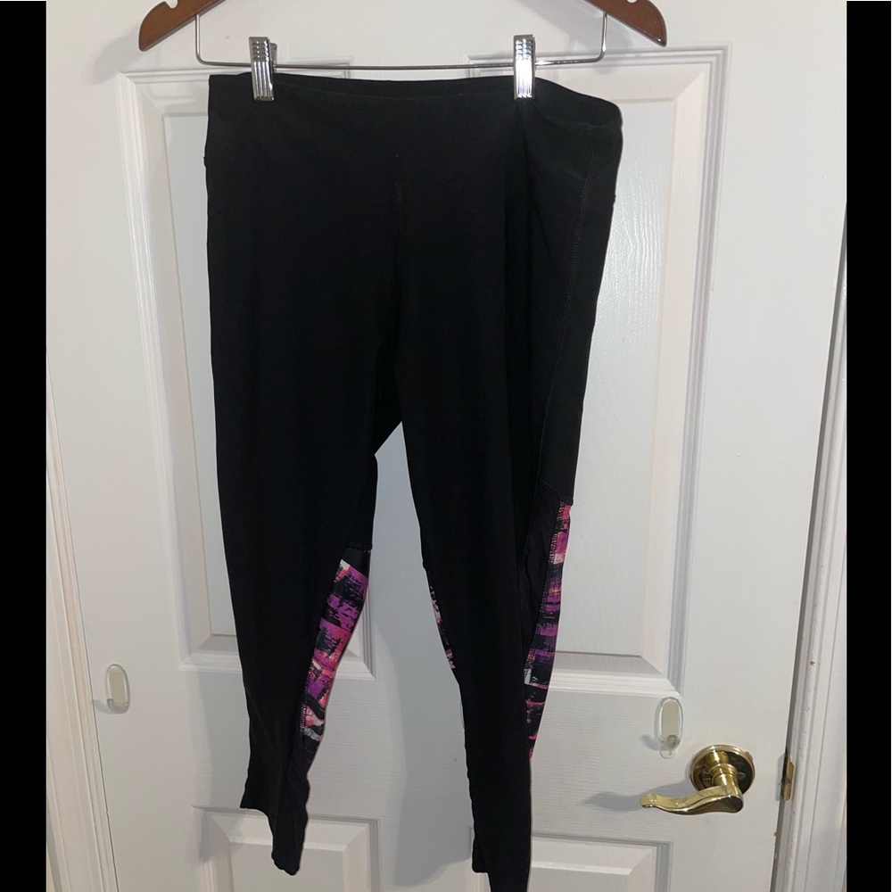 Marika patterned and mesh cut out capri